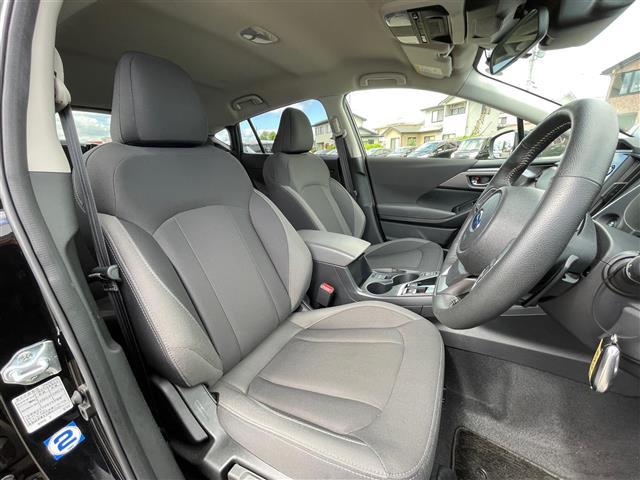 運転席の画像です。店舗にて現車の確認もいただけますので、お電話で在庫のご確認の上是非ご来店くださいませ！！！