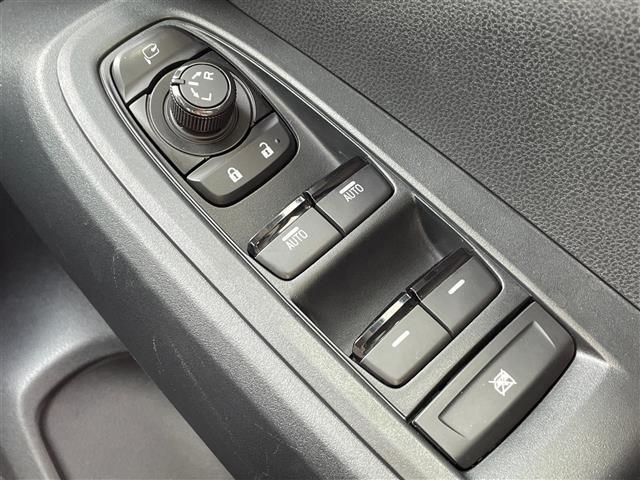 窓操作部の画像です。店舗にて現車の確認もいただけますので、お電話で在庫のご確認の上是非ご来店くださいませ！！！ワクワクするクルマ選びをご提案します！