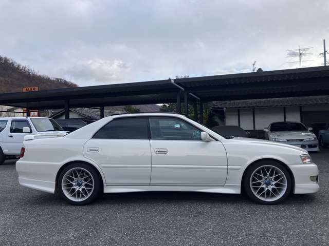 なかでも最終世代であるJZX100系の5速MT車はとりわけ人気で、コンディションの良い中古車は希少。