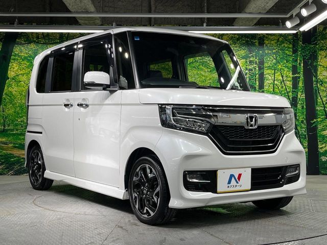 大好評のボディコーティング「弾スプラッシュコート」もご納車までに施工可能。通常のガラスコートと異なる、耐久年数6年の無機質ガラスコーティングが、ボディをキレイな状態に保ってくれます。