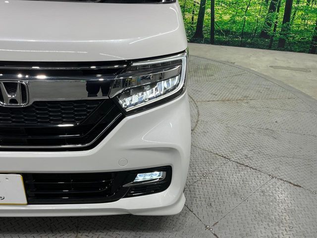 【シーケンシャルターンランプ付きLEDヘッドライト】人気の『流れるウィンカー』付きのLEDヘッドライトを装備♪高級感はもちろん、点灯時は存在感たっぷりで他車からも認識されやすく安心です。