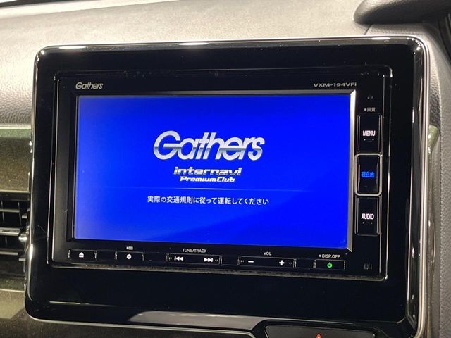 【純正ナビ】人気の純正ナビを装備しております。ナビの使いやすさはもちろん、オーディオ機能も充実！キャンプや旅行はもちろん、通勤や買い物など普段のドライブも楽しくなるはず♪