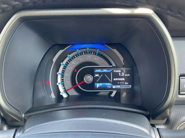 スピードメーターの写真です　展示車両だったので走行距離は7kmと非常に少なくなっています