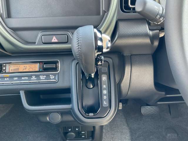 操作のしやすいシフトレバーです　CVT搭載なので乗り心地がいいですよ