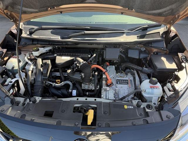 ・ステアリングスイッチ　　　・デジタルインナーミラー　　　・電動格納ミラー　　　・フロアマット　　　・スマートキー　　　・スペアキー　　　・保証書　　　・取説書