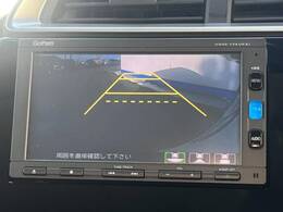 【バックカメラ】駐車時に後方がリアルタイム映像で確認できます。大型商業施設や立体駐車場での駐車時や、夜間のバック時に大活躍！運転スキルに関わらず、今や必須となった装備のひとつです！