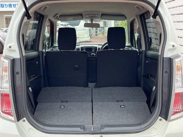 普段のお買い物や通勤、送迎等に十分な荷室スペースを確保しております。セカンドシートを倒すと、大きな荷物の積載も可能です♪