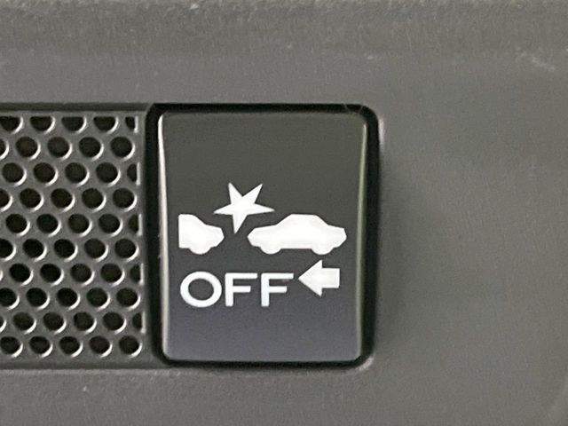 【アイサイトVer3】前方の車両等を検知し、衝突しそうな時は警報で注意を促し、ブレーキを踏む力をサポート。ブレーキを踏めなかった場合は衝突被害軽減ブレーキが作動、衝突回避をサポートします。