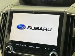 【純正ナビ】人気の純正ナビを装備しております。ナビの使いやすさはもちろん、オーディオ機能も充実！キャンプや旅行はもちろん、通勤や買い物など普段のドライブも楽しくなるはず♪