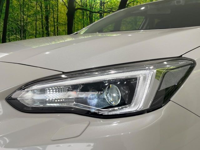【LEDヘッドライト】悪天候や夜間走行時も良好な視界を確保し安心して運転できる高輝度LEDヘッドライトを装備！点灯速度が早く、消費電力も抑えられています。