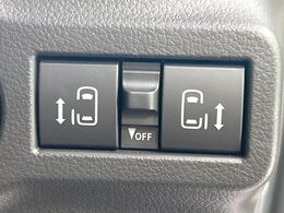 【両側パワースライドドア】スマートキーや運転席のスイッチで後席両側スライドドアの開閉が可能♪電動だから力を入れてドアを開ける必要が無く、小さなお子様でも簡単に開け閉めでき快適です♪