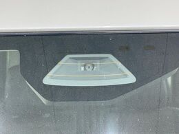 【スズキ　セーフティサポート】走行中に前方の車両等を認識し、衝突しそうな時は警報とブレーキで衝突回避と被害軽減をアシスト。より安全にドライブをお楽しみいただけます。