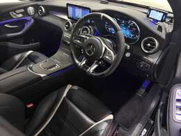 専用のコールセンターに経験豊かなオペレーターが、24時間365日待機。万一の車両トラブルなどが発生した場合、お電話一本で応急処置や車両のけん引、ドライバーや同乗者の方の移動手段手配などサポート。