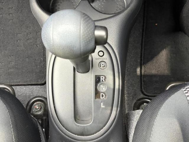 WECARSの展示場では実際に見て、触ってお車をお選びいただけます！知識の豊富な営業スタッフが様々なカーライフをご提案いたします！