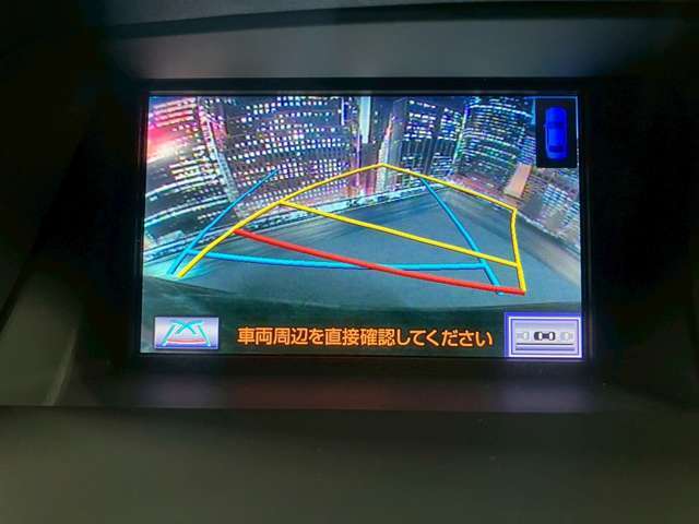 【バックカメラ】運転席から画面上で安全確認ができます。駐車が苦手な方にもオススメな便利機能です。