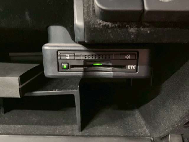 【純正ビルトインETC】装備済み☆長距離ドライブの必需品！高速道路の料金所も楽々通過できますね♪