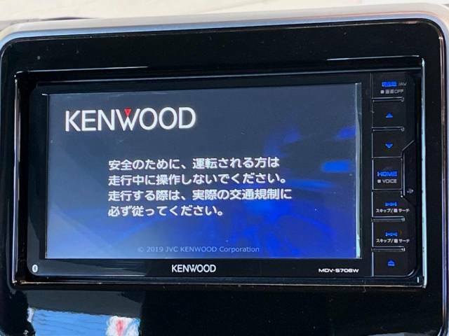 【ナビゲーション】目的地までしっかり案内してくれる使いやすいナビ。Bluetooth接続すればお持ちのスマホやMP3プレイヤーの音楽を再生可能！毎日の運転がさらに楽しくなります！！