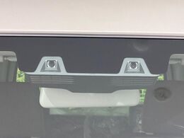 【スズキ　セーフティサポート】走行中に前方の車両等を認識し、衝突しそうな時は警報とブレーキで衝突回避と被害軽減をアシスト。より安全にドライブをお楽しみいただけます。