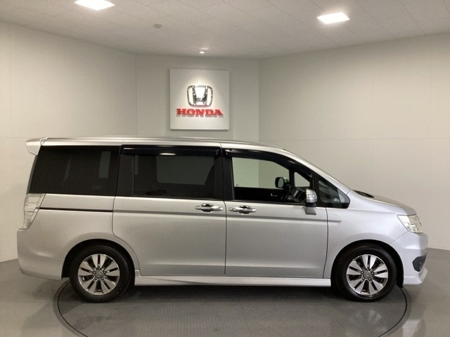 購入後も自社指定整備工場完備でお客様の愛車をしっかりサポート致します！御納車時には安全かつ安心してお乗り頂けるようホンダ専門知識を持つ整備スタッフが点検・整備・装備も説明をしてお渡ししております。