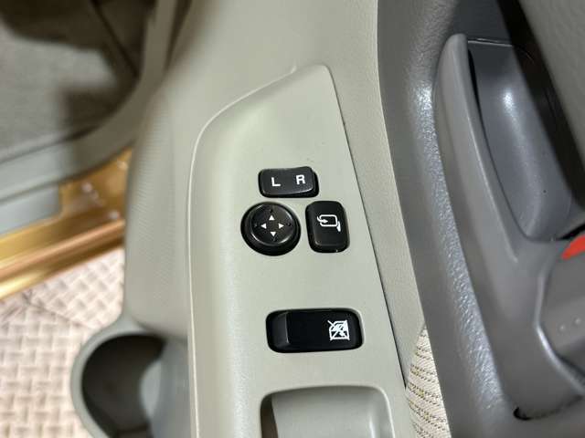 納車前にはスタッフによってピカピカに仕上げてご納車致します。オプションでガラスコーティングなどオススメ品も格安で承ります！