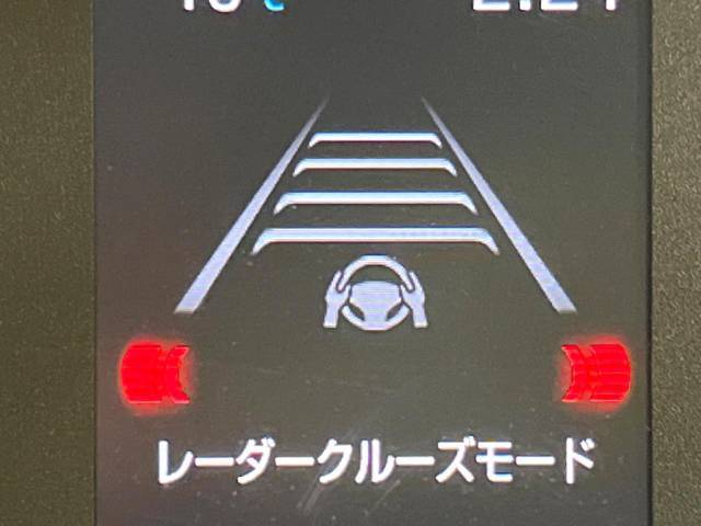 【レーダークルーズコントロール】高速道路での長距離走行が楽に！！自動で速度を保つクルーズコントロールが、衝突軽減システムと連携し、前方の車両を感知して車間を保つように速度調節してくれます！！