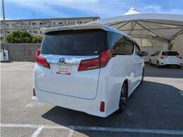 荷物をたっぷり載せて広々ドライビング♪夏でも冬でも、アウトドアやショッピングを思い切り楽しみましょう！