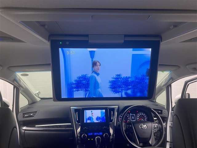 U-Carだけでなく、トヨタ車の新車販売、自動車整備、お車の買取、自動車用品販売、保険代理店業務、携帯電話等電話通信業務（KDDI、au）、JAF、各種カード発行及びお取り扱いをしております。