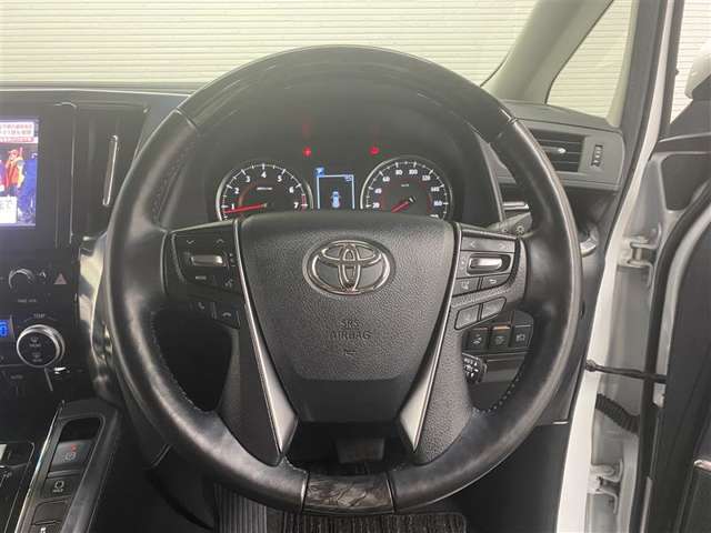 U-Carだけでなく、トヨタ車の新車販売、自動車整備、お車の買取、自動車用品販売、保険代理店業務、携帯電話等電話通信業務（KDDI、au）、JAF、各種カード発行及びお取り扱いをしております。