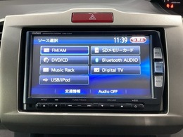 ナビゲーションはフルセグTVのGathers純正メモリーナビを搭載しています。Bluetoothオーディオ機能がありますので、スマートフォンなどの音楽も再生できます。