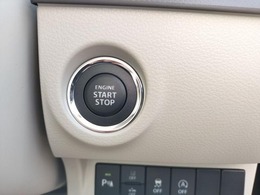 エンジン始動も楽チンです。イチイチ鍵を出す手間も無くなりますよ。