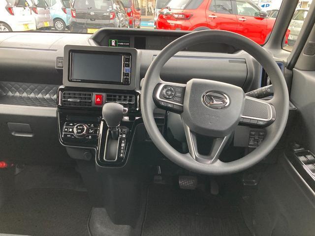 広々とした駐車場をご用意しておりますので、運転が苦手な方でもご安心ください。また、大型の屋根がございますので、雨に濡れることなくご移動できます。