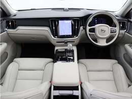 Google搭載/ETC2.0/360度カメラのフルセット搭載。9インチ・タッチスクリーン式センターディスプレイと、モード選択式の12.3インチデジタル液晶ドライバー・ディスプレイを装備。