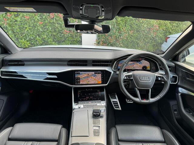 Audiのインテリアはエクステリア同様、優れたデザイン性とクオリティ、そして機能性を兼ね備えております。