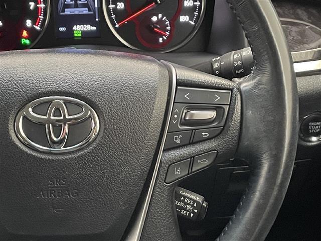 【　ステアリングスイッチ　】手元のスイッチでナビ操作が可能です。非常に便利な機能です。取り付けのナビによってはオプション設定となっております。詳しくはスタッフまで。