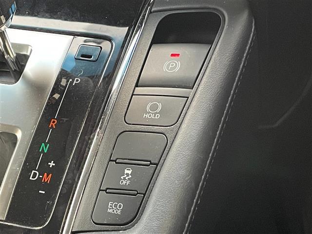 【電動パーキングブレーキ】ブレーキを踏んで停車したときにブレーキペダルから足を離しても停車状態を維持することができます。