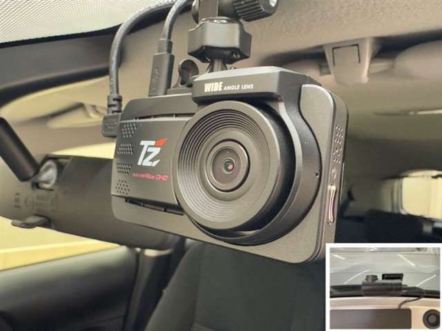 前後カメラのドライブレコーダーを搭載！万が一の場合、責任の所在を明確に出来るのはもちろん、観光のなどのお出掛け先の景色も残しておけます♪録画が残ると思えば自分自身も安全運転を意識しますよね！