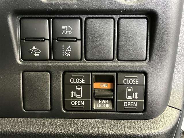 プリクラッシュセーフティーシステムです。万が一よそ見をして前車や壁にぶつかりそうになっても、知らせてくれます♪もちろん、安全運転は忘れずに。