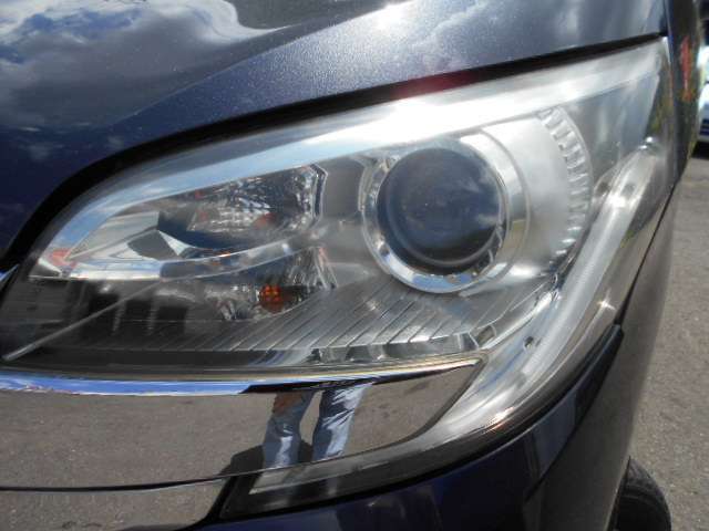 ディスチャージヘッドライトで夜間も安心です！