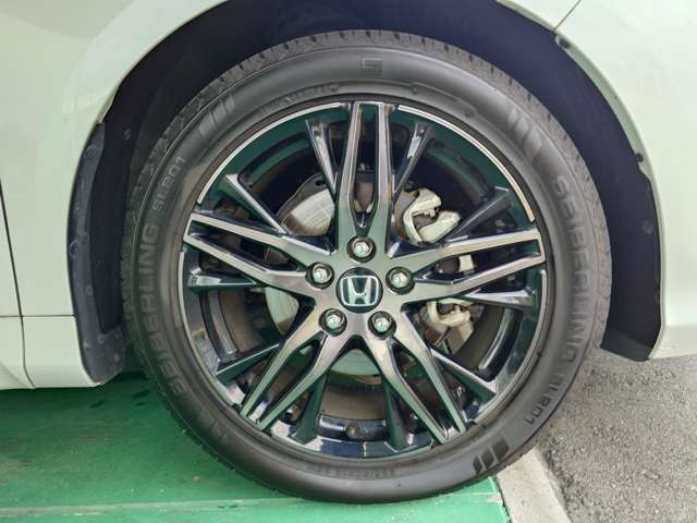 ■親切・丁寧な接客をお約束■　初めてお車のご購入を検討されている方や、お車についてあまり詳しくない方にも分かりやすい接客を心掛けております。女性営業スタッフも在籍！購入に不安がある女性の方もぜひ♪