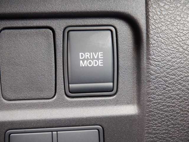 アクセルペダルだけでワクワク運転「DRIVE MODE」。このスイッチで、ECOモードを選択するとエンジンブレーキの効きが強くなり、ブレーキを踏まなくてもしっかり減速できます。