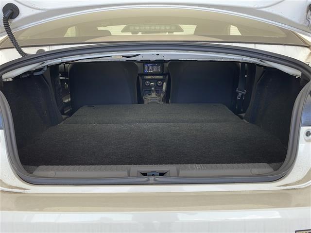 【トランク】積み込みやすくて、たっぷり積める荷室です。シートアレンジできるものは、乗車人数と荷物の量や大きさによってシートを動かすことができるので、より快適なドライブが可能です！