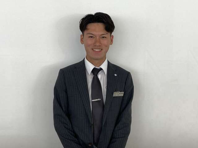 坪井　輝（つぼい ひかる）：静岡県出身です。お客様へご満足いただける1台を、お客様と一緒にお選びいたします。
