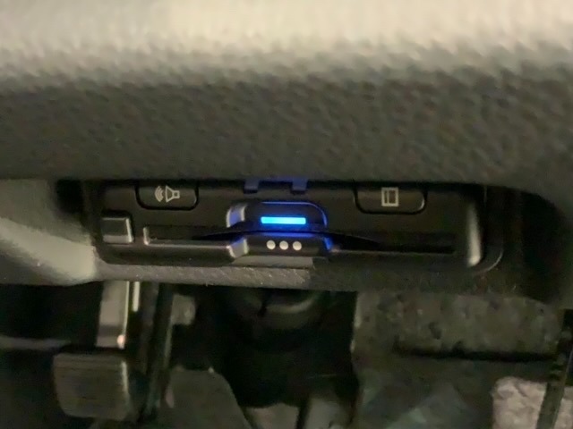 いまや快適なカーライフに欠かせないETCが付いています。