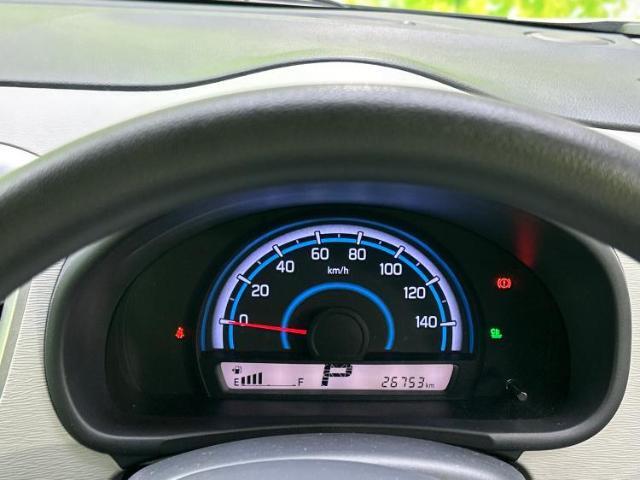 WECARSの展示場では実際に見て、触ってお車をお選びいただけます！知識の豊富な営業スタッフが様々なカーライフをご提案いたします！