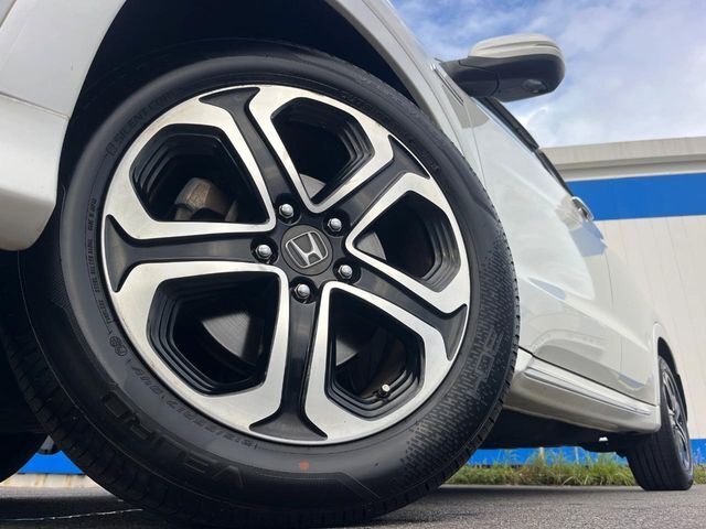 【純正アルミホイール】外観にマッチした純正アルミホイールを装着しております。各種社外アルミホイールや、スタッドレスタイヤも取扱いしております。是非ご相談ください♪