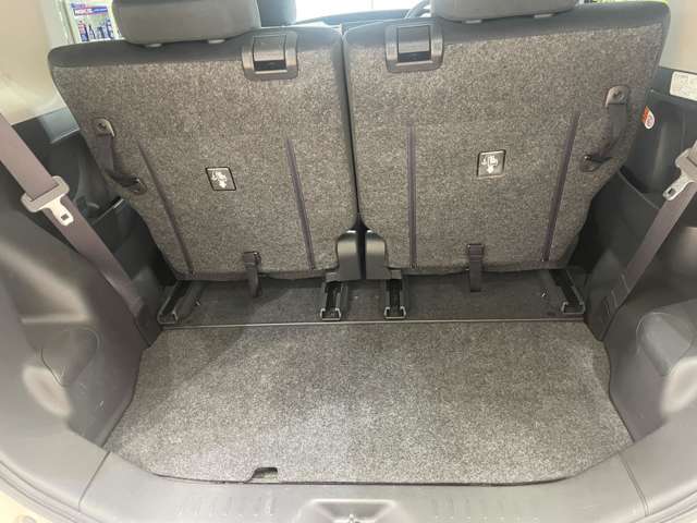 トランクルームに荷物を詰め込みすぎて傷だらけのお車をよく見かけます！うちばりの傷は一度ついたらなかなか消えません！トランクルームが綺麗なのは大切にされている証かもしれません！