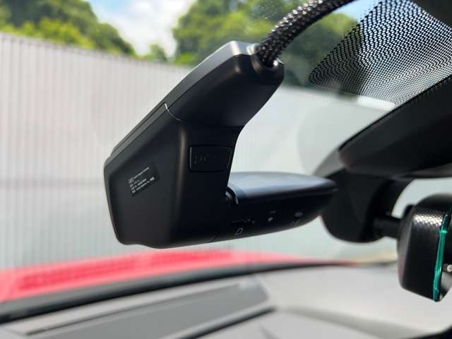 Audi純正　UTR（ドライブレコーダー）付き　不意の事故の際に役に立ちます。