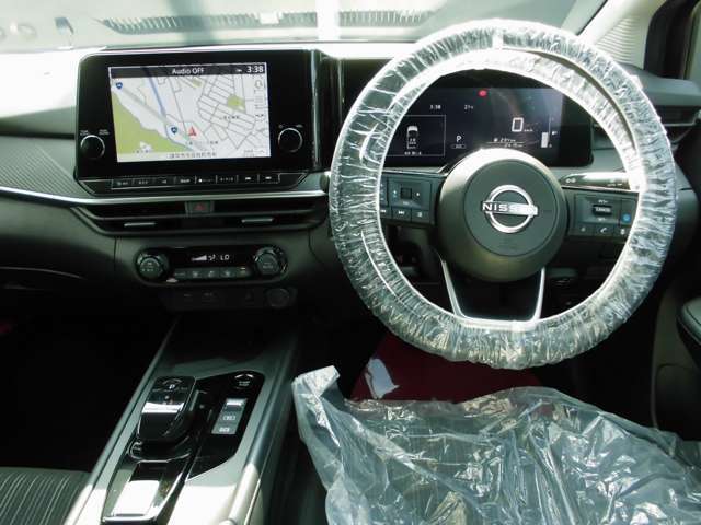スッキリとした運転席回りになっています。