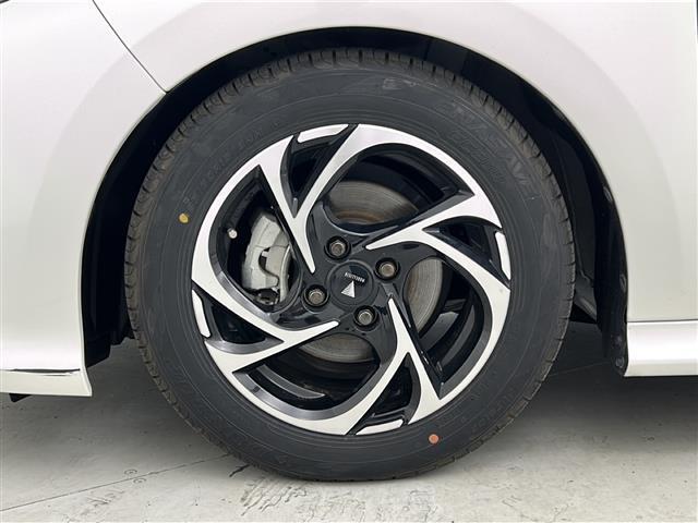 【純正15インチアルミホイール】専用のアルミなので、お車のイメージにぴったり！！社外のアルミやスタッドレスタイヤも取り扱いございます！！ドレスアップもカスタマイズもお任せください！！