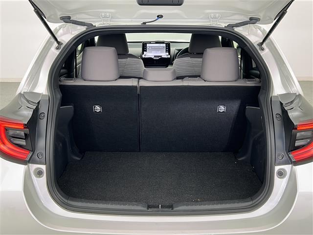 【トランク】積み込みやすくて、たっぷり積める荷室です。シートアレンジできるものは、乗車人数と荷物の量や大きさによってシートを動かすことができるので、より快適なドライブが可能です！